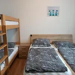 House Adrelot Nyaraló *