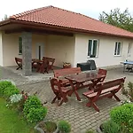 House Adrelot Nyaraló