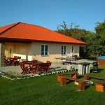 Nyaraló House Adrelot